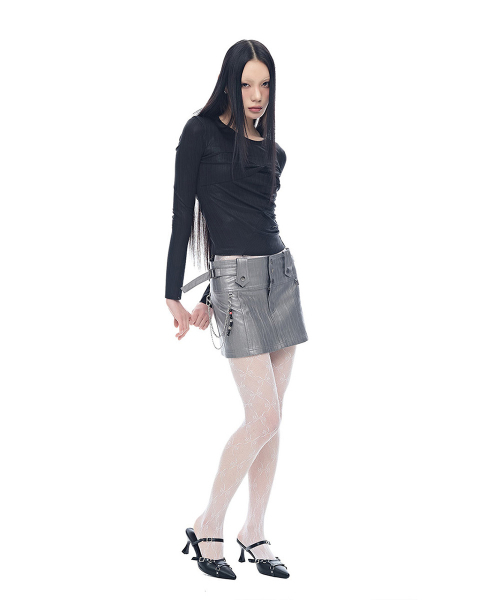 HALF DEVIL US(ハーフデビルアス)の「レザーストラップミニスカート_メタリックシルバー(スカート・レディース・その他・SMALL/MEDIUM)」の2枚目の写真