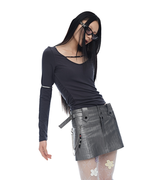 HALF DEVIL US(ハーフデビルアス)の「レザーストラップミニスカート_メタリックシルバー(スカート・レディース・その他・SMALL/MEDIUM)」の3枚目の写真
