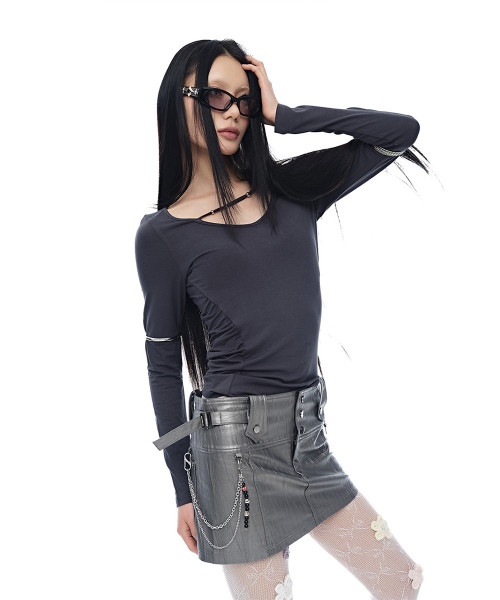 HALF DEVIL US(ハーフデビルアス)の「レザーストラップミニスカート_メタリックシルバー(スカート・レディース・その他・SMALL/MEDIUM)」の4枚目の写真