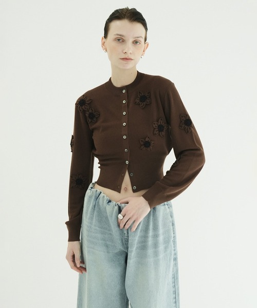 CLANE(クラネ)の「FLOWER MOTIF KNIT CARDIGAN(カーディガン/ボレロ・レディース・ブラック/イエロー/ブラウン・2/1)」の3枚目の写真