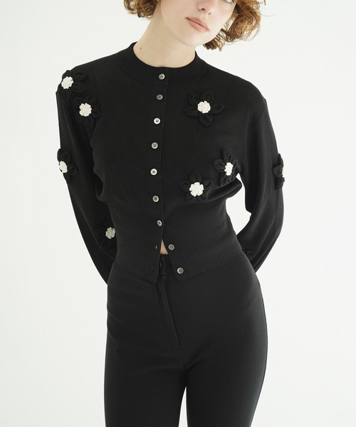 CLANE(クラネ)の「FLOWER MOTIF KNIT CARDIGAN(カーディガン/ボレロ・レディース・ブラック/イエロー/ブラウン・2/1)」の8枚目の写真