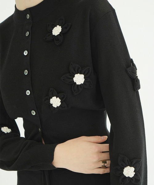 CLANE(クラネ)の「FLOWER MOTIF KNIT CARDIGAN(カーディガン/ボレロ・レディース・ブラック/イエロー/ブラウン・2/1)」の10枚目の写真
