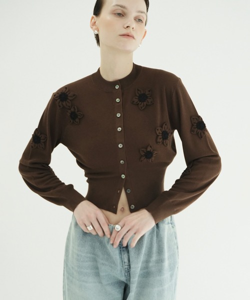 CLANE(クラネ)の「FLOWER MOTIF KNIT CARDIGAN(カーディガン/ボレロ・レディース・ブラック/イエロー/ブラウン・2/1)」の11枚目の写真