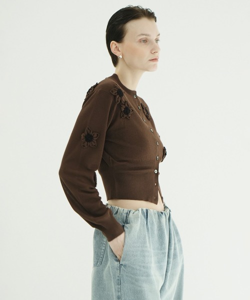 CLANE(クラネ)の「FLOWER MOTIF KNIT CARDIGAN(カーディガン/ボレロ・レディース・ブラック/イエロー/ブラウン・2/1)」の12枚目の写真