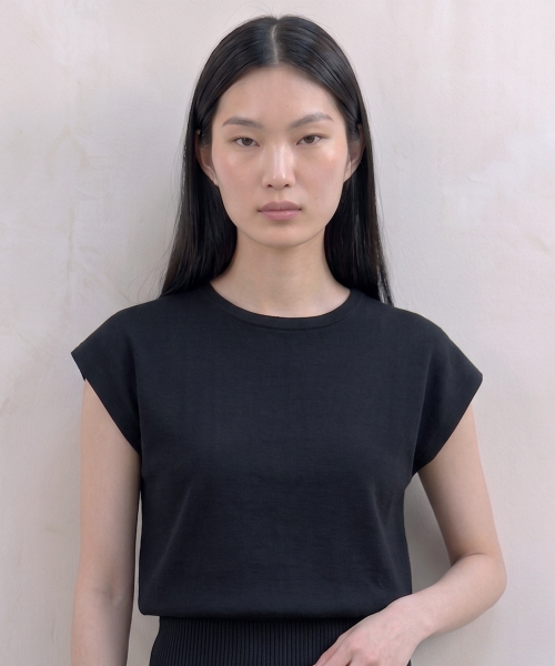 KIMDOH(キムド)の「Arlo Ribbed Round Cap Top Black(ニット/セーター・レディース・ブラック/アイボリー・FREE)」の3枚目の写真