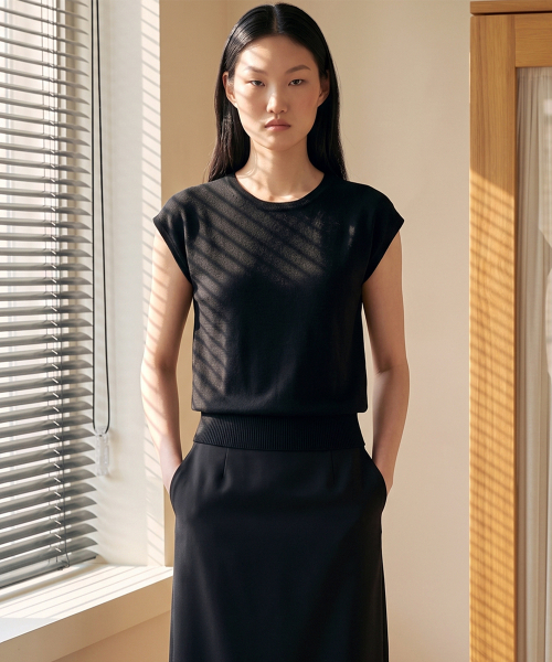 KIMDOH(キムド)の「Arlo Ribbed Round Cap Top Black(ニット/セーター・レディース・ブラック/アイボリー・FREE)」の6枚目の写真
