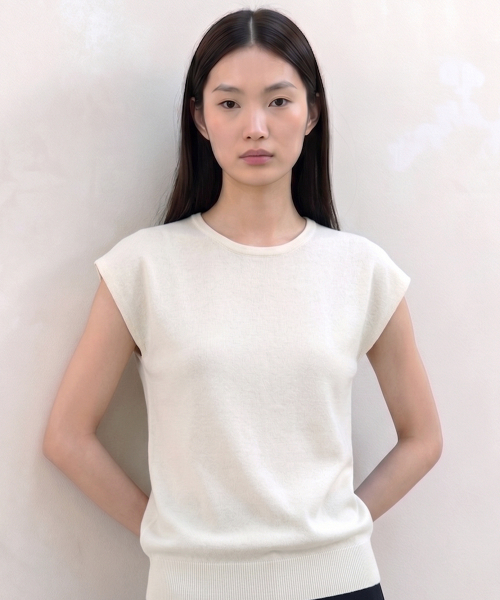 KIMDOH(キムド)の「Arlo Ribbed Round Cap Top Black(ニット/セーター・レディース・ブラック/アイボリー・FREE)」の8枚目の写真