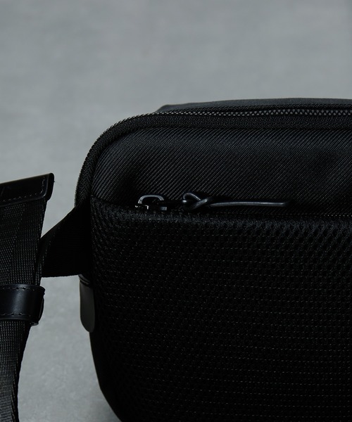 COMME CA MEN(コムサメン)の「【COMME CA MEN】オブリック ボディバッグ 7132(ボディバッグ/ウエストポーチ・メンズ・ブラック/ネイビー・FREE)」の6枚目の写真
