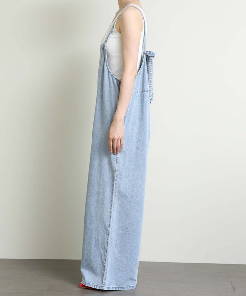 Gready Brilliant(グレディブリリアン)の「デニムワイドサロペ(ワンピース・レディース・ライトインディゴブルー/インディゴブルー・FREE)」の10枚目の写真