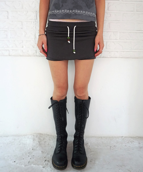 KIJIKO(キジコ)の「ke704. Damage Mini Skirt Pants Charcoal(スカート・レディース・チャコール・FREE/MEDIUM/SMALL)」の1枚目の写真
