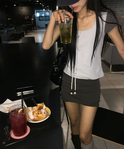 KIJIKO(キジコ)の「ke704. Damage Mini Skirt Pants Charcoal(スカート・レディース・チャコール・FREE/MEDIUM/SMALL)」の2枚目の写真