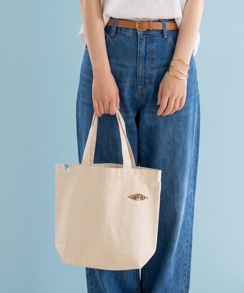 CAMPFREE（キャンプフリー）の「[キャンプフリー] CAMPFREE ワンポイント 刺しゅう トートバッグ  [綿 キャンバス 帆布 コットン]（トートバッグ・レディース・ブラック/ナチュラル/ライトグレー/ネイビー系1/ネイビー/ベージュ系その他/ライトグレー系1/ブラック×ブルー・W/M/L/S）」の5枚目の写真