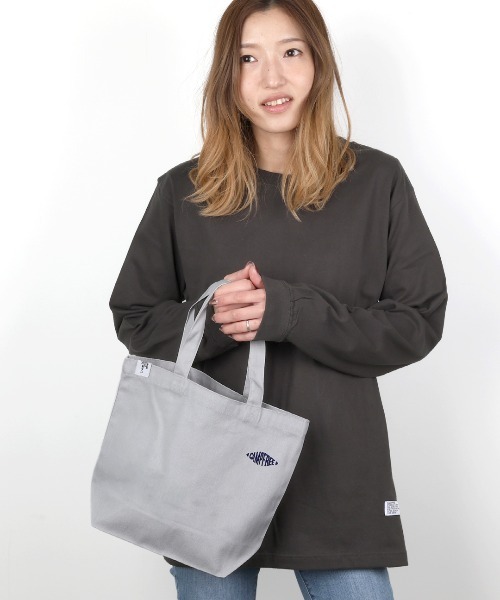 CAMPFREE（キャンプフリー）の「[キャンプフリー] CAMPFREE ワンポイント 刺しゅう トートバッグ  [綿 キャンバス 帆布 コットン]（トートバッグ・レディース・ブラック/ナチュラル/ライトグレー/ネイビー系1/ネイビー/ベージュ系その他/ライトグレー系1/ブラック×ブルー・W/M/L/S）」の10枚目の写真