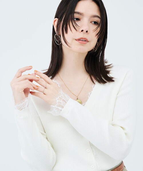 NOLLEY’S Sophi(ノーリーズソフィ)の「《手洗い可能》レース付きリブVネックカーディガン(カーディガン/ボレロ・レディース・オフホワイト/ダークネイビー/ブラウン・38)」の1枚目の写真