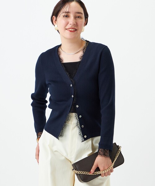 NOLLEY’S Sophi(ノーリーズソフィ)の「《手洗い可能》レース付きリブVネックカーディガン(カーディガン/ボレロ・レディース・オフホワイト/ダークネイビー/ブラウン・38)」の3枚目の写真