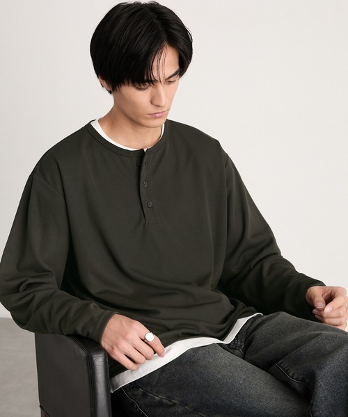 MONO-MART（モノマート）の「ハニカムサーマル ヘンリーネック オーバーサイズ長袖Tシャツ（Tシャツ/カットソー・メンズ・ダークグレー/グレー/ブラウン系/ネイビー/オフホワイト/ダークオリーブ/グレイッシュベージュ/ブラック・S/M/L/XL）」の5枚目の写真