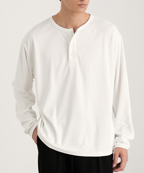 MONO-MART（モノマート）の「ハニカムサーマル ヘンリーネック オーバーサイズ長袖Tシャツ（Tシャツ/カットソー・メンズ・ダークグレー/グレー/ブラウン系/ネイビー/オフホワイト/ダークオリーブ/グレイッシュベージュ/ブラック・S/M/L/XL）」の2枚目の写真