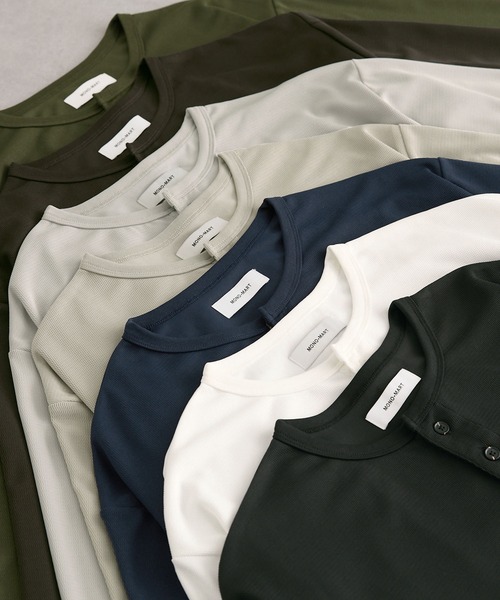MONO-MART（モノマート）の「ハニカムサーマル ヘンリーネック オーバーサイズ長袖Tシャツ（Tシャツ/カットソー・メンズ・ダークグレー/グレー/ブラウン系/ネイビー/オフホワイト/ダークオリーブ/グレイッシュベージュ/ブラック・S/M/L/XL）」の10枚目の写真