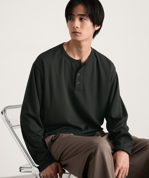 MONO-MART（モノマート）の「ハニカムサーマル ヘンリーネック オーバーサイズ長袖Tシャツ（Tシャツ/カットソー・メンズ・ダークグレー/グレー/ブラウン系/ネイビー/オフホワイト/ダークオリーブ/グレイッシュベージュ/ブラック・S/M/L/XL）」の15枚目の写真