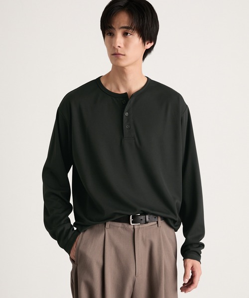 MONO-MART（モノマート）の「ハニカムサーマル ヘンリーネック オーバーサイズ長袖Tシャツ（Tシャツ/カットソー・メンズ・ダークグレー/グレー/ブラウン系/ネイビー/オフホワイト/ダークオリーブ/グレイッシュベージュ/ブラック・S/M/L/XL）」の17枚目の写真