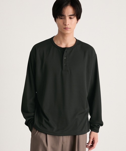 MONO-MART（モノマート）の「ハニカムサーマル ヘンリーネック オーバーサイズ長袖Tシャツ（Tシャツ/カットソー・メンズ・ダークグレー/グレー/ブラウン系/ネイビー/オフホワイト/ダークオリーブ/グレイッシュベージュ/ブラック・S/M/L/XL）」の18枚目の写真