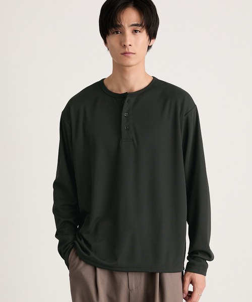 MONO-MART（モノマート）の「ハニカムサーマル ヘンリーネック オーバーサイズ長袖Tシャツ（Tシャツ/カットソー・メンズ・ダークグレー/グレー/ブラウン系/ネイビー/オフホワイト/ダークオリーブ/グレイッシュベージュ/ブラック・S/M/L/XL）」の22枚目の写真