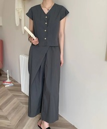 Vネックトップスワイドパンツセットアップ