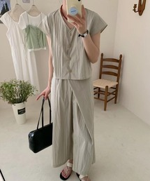 Vネックトップスワイドパンツセットアップ