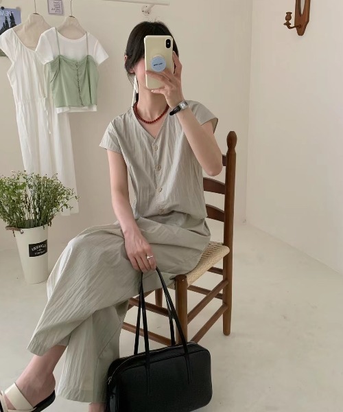 FAVORITO(ファヴォリート)の「Vネックトップスワイドパンツセットアップ(セットアップ・レディース・グレー/モカ・F)」の12枚目の写真