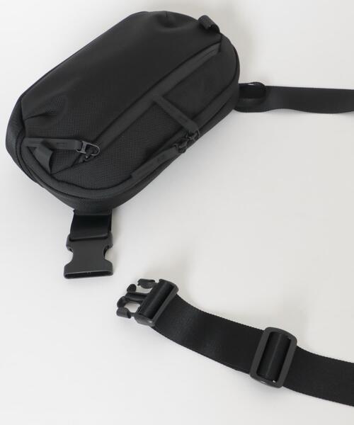 Aer(エアー)の「AER DAY SLING 4(ショルダーバッグ・メンズ・ブラック・FREE)」の5枚目の写真