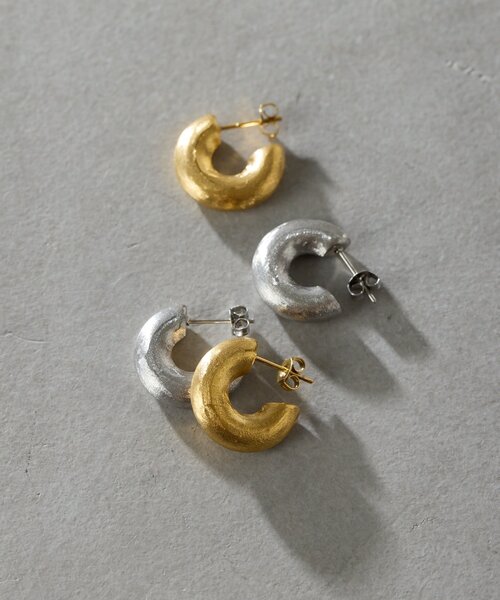 ear PAPILLONNER(イアパピヨネ)の「《金属アレルギー対応/ステンレス》スターダストフープピアス(ピアス(両耳用)・レディース・ゴールド/シルバー・FREE)」の3枚目の写真