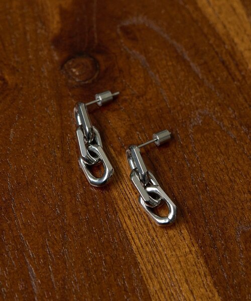 ear PAPILLONNER(イアパピヨネ)の「《金属アレルギー対応/ステンレス》エッジチェーンピアス(ピアス(両耳用)・レディース・シルバー/ゴールド・FREE)」の3枚目の写真