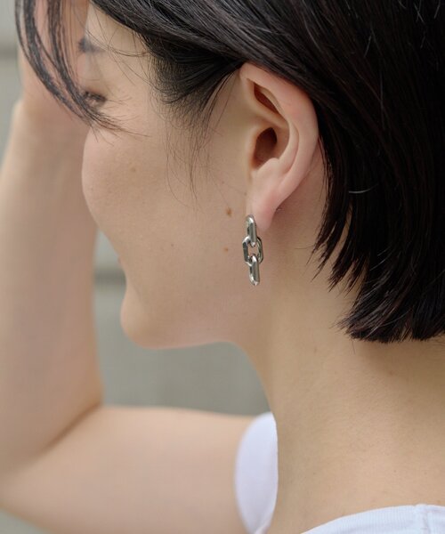 ear PAPILLONNER(イアパピヨネ)の「《金属アレルギー対応/ステンレス》エッジチェーンピアス(ピアス(両耳用)・レディース・シルバー/ゴールド・FREE)」の8枚目の写真