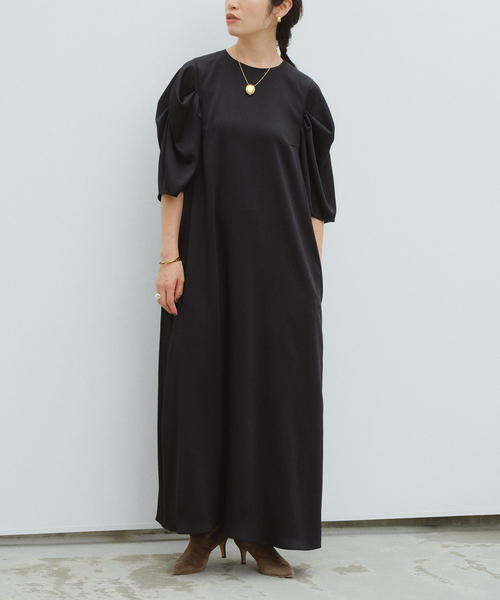 VERMEIL par iena(ヴェルメイユパーイエナ)の「《WEB限定/》ハンマーサテンワンピース(ワンピース・レディース・ブラック・FREE)」の2枚目の写真