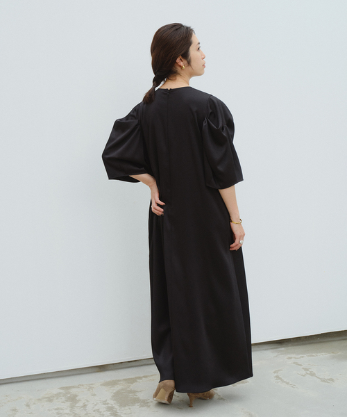 VERMEIL par iena(ヴェルメイユパーイエナ)の「《WEB限定/》ハンマーサテンワンピース(ワンピース・レディース・ブラック・FREE)」の4枚目の写真