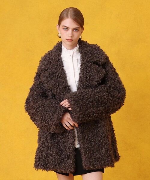 LOULOU WILLOUGHBY（ルルウィルビー）の「フェイクプードルミドルコート（ピーコート・レディース・ベージュ/グレー系その他・1/2）」の2枚目の写真