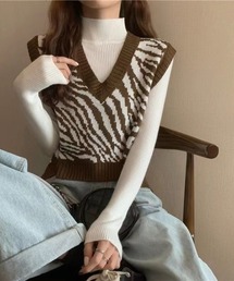 レトロ可愛い。ゼブラ柄ショート丈ニットベスト