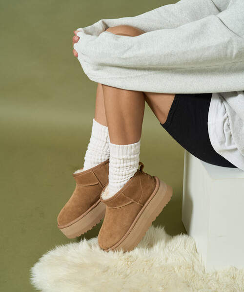 FREAK'S STORE（フリークスストア）の「限定展開 UGG/アグ W CLASSIC ULTRA MINI PLATFORM/ウィメンズ クラシック ウルトラ ミニ プラットフォーム[6~8サイズ展開]（ブーツ・レディース・キャメル/ブラック・7/6/8）」の14枚目の写真