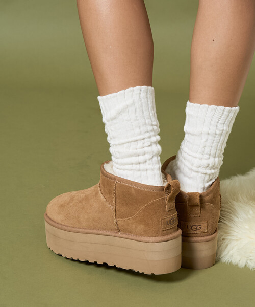 FREAK'S STORE（フリークスストア）の「限定展開 UGG/アグ W CLASSIC ULTRA MINI PLATFORM/ウィメンズ クラシック ウルトラ ミニ プラットフォーム[6~8サイズ展開]（ブーツ・レディース・キャメル/ブラック・7/6/8）」の15枚目の写真