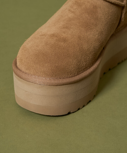 FREAK'S STORE（フリークスストア）の「限定展開 UGG/アグ W CLASSIC ULTRA MINI PLATFORM/ウィメンズ クラシック ウルトラ ミニ プラットフォーム[6~8サイズ展開]（ブーツ・レディース・キャメル/ブラック・7/6/8）」の3枚目の写真