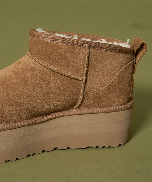 FREAK'S STORE（フリークスストア）の「限定展開 UGG/アグ W CLASSIC ULTRA MINI PLATFORM/ウィメンズ クラシック ウルトラ ミニ プラットフォーム[6~8サイズ展開]（ブーツ・レディース・キャメル/ブラック・7/6/8）」の4枚目の写真