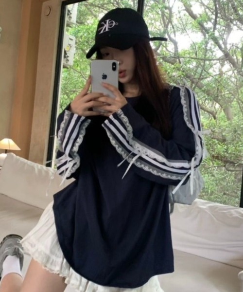 AVYL(アヴィル)の「袖ラインフリルリボンルーズスウェット(Tシャツ/カットソー・レディース・ネイビー・M)」の4枚目の写真