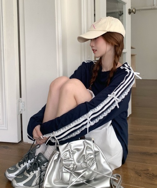 AVYL(アヴィル)の「袖ラインフリルリボンルーズスウェット(Tシャツ/カットソー・レディース・ネイビー・M)」の20枚目の写真