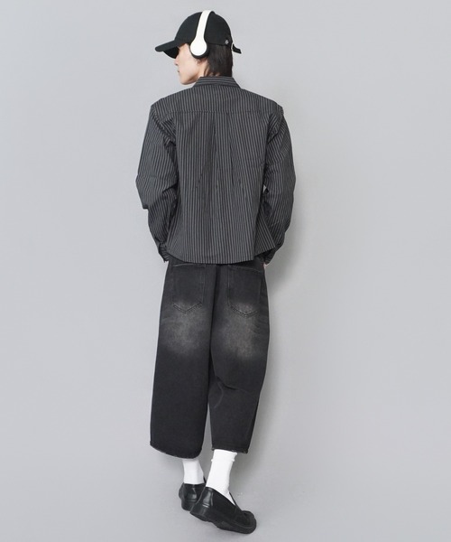 SPINNS(スピンズ)の「ピンストライプ短丈長袖シャツ/ボックスシルエット/ワンポイントロゴ(シャツ/ブラウス・メンズ・ブラック×ブラック/ブルー系その他/レッド系その他・ONESIZE)」の11枚目の写真