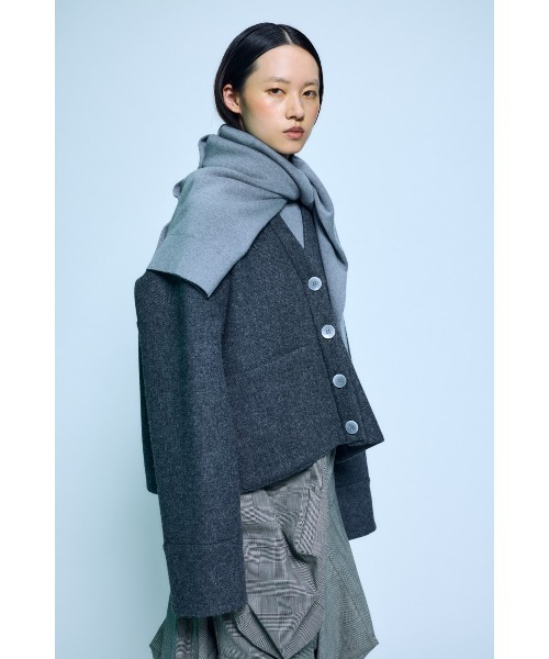 ENFOLD(エンフォルド)の「STANDARD CARDIGAN(ニット/セーター・レディース・チャコールグレー/ブラック・38)」の5枚目の写真