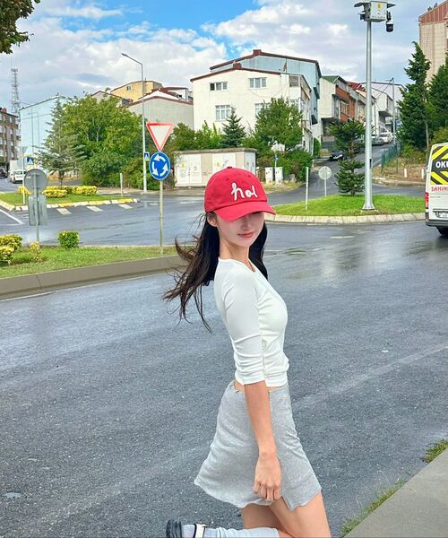 RITZYSEOUL（リッジソウル）の「[カップ内蔵] スリムスクープネック カップ内蔵 7分袖 Tシャツ（Tシャツ/カットソー・レディース・ホワイト/ブラック・SMALL/MEDIUM/LARGE）」の9枚目の写真