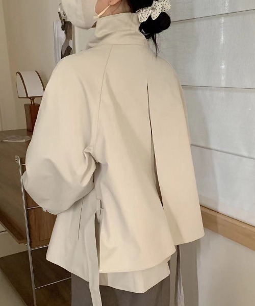 FLINEA（フリネア）の「デザインスタンドカラーショートトレンチコート（トレンチコート・レディース・ダークベージュ/グレイッシュベージュ・FREE）」の5枚目の写真
