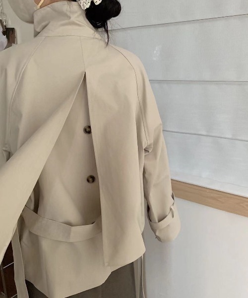 FLINEA（フリネア）の「デザインスタンドカラーショートトレンチコート（トレンチコート・レディース・ダークベージュ/グレイッシュベージュ・FREE）」の4枚目の写真