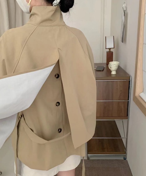 FLINEA（フリネア）の「デザインスタンドカラーショートトレンチコート（トレンチコート・レディース・ダークベージュ/グレイッシュベージュ・FREE）」の11枚目の写真