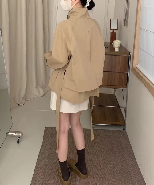 FLINEA（フリネア）の「デザインスタンドカラーショートトレンチコート（トレンチコート・レディース・ダークベージュ/グレイッシュベージュ・FREE）」の18枚目の写真